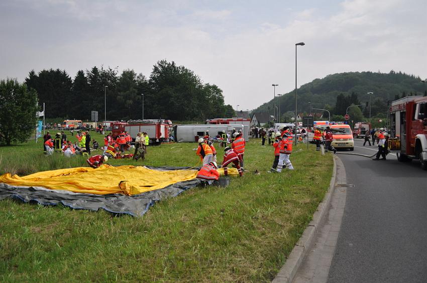 Schwerer Unfall mit Reisebus Lohmar Donrather Dreieck P073.JPG